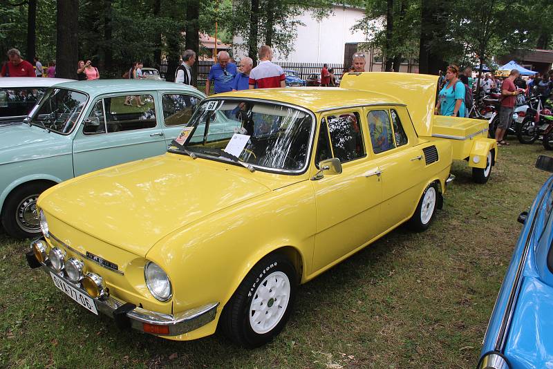 Do Bohumína se 3. srpna 2019 sjelo na 122 historických vozů na setkání řidičů starých aut a motocyklů, které pořádal Veteran car club Ostrava.