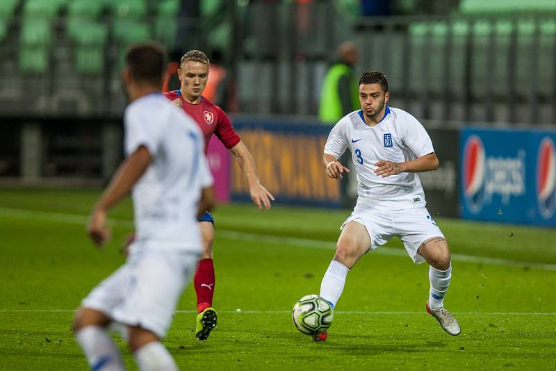 Mladí Češi (v červeném) remizovali s Řeckem 1:1.