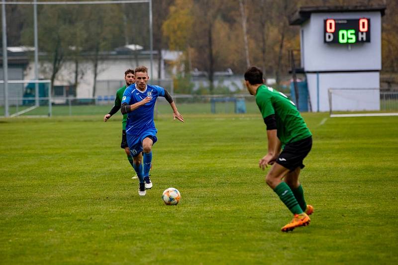 Zápas 12. kola I.A třídy, skupiny B, Horní Suchá - Čeladná 8:1. Kromě výhry byly po utkání důvodem k oslavě i 55. narozeniny jednoho z domácích trenérů Zdeňka Menouška.