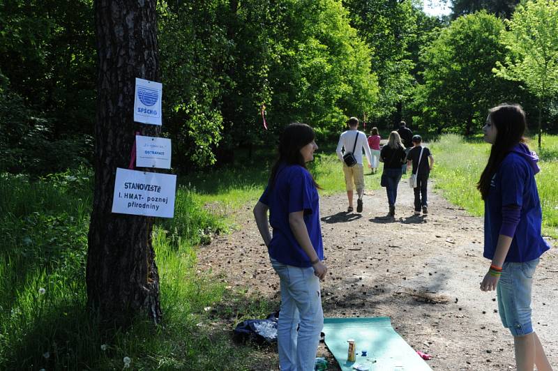 Den v lese, aneb co vypraví les. 