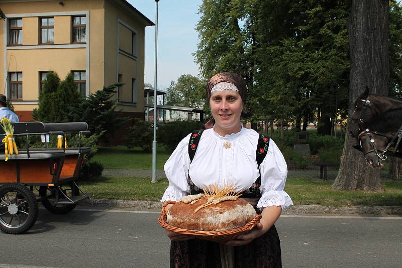 Ve Stonavě se konaly Dožínkové slavnosti, na které se sjeli lidé místní i z okolí. Návštěvníky čekal bohatý program, ochutnávky jídla a pití a průvod s přehlídkou.