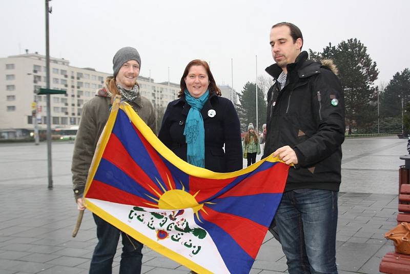 Aktivisté si připomněli významný den Tibetu. Havířovem prošli s tibetskou vlajkou. 