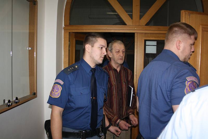 Rostislav Šafrata, obžalovaný z několika mravnostních trestných činů, stanul před karvinským okresním soudem.