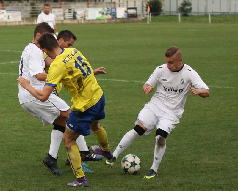 Bohumínští fotbalisté (ve žlutém) si dojeli pro bod do sousedních Dětmarovic.