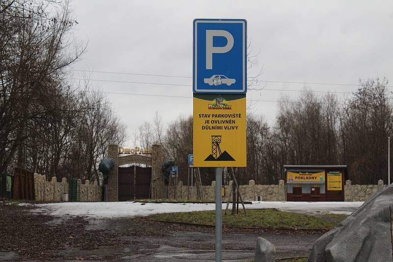 Doubrava. parkoviště před DinoParkem