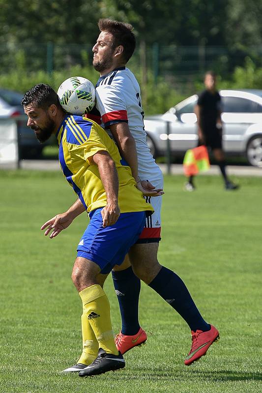 Fotbalový klub SK Stonava. V poslední přípravě před sezonou domácí hráči (ve žlutém) porazili Věřňovice 4:1.