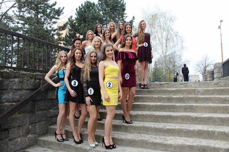 Představení finalistek Miss Reneta 2017 v Havířově.