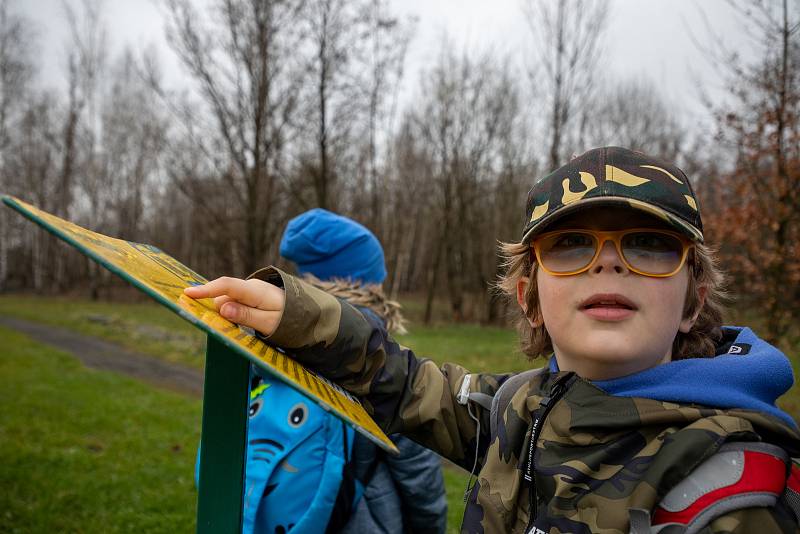 Hned první den po otevření dorazili do doubravského dinoparku první návštěvníci. Nízká, přesto s ohledem na počasí chvályhodná návštěva udělala vedení zábavního parku radost.