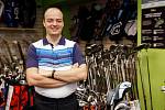 Ropice. Jakub Milata, podnikatel, spolumajitel značky Golf pro vechny.