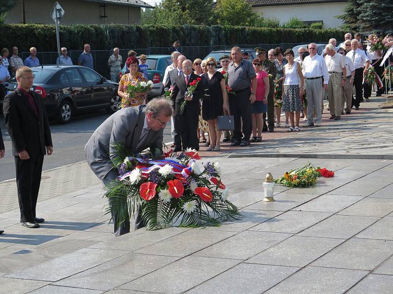 V havířovských Životicích si lidé připomněli památku nacisty zavražděných obyvatel ze 6. srpna roku 1944. 