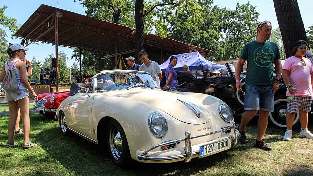 Sraz veteránů v Hobbyparku v Bohumíně. K vidění byla celá řada značek například Mercedesy, Porsche, Jaguar, MG, Tatra, Chevrolet, BMW, Jawa, Škoda a mnoho dalších překrásných historických vozidel a motocyklů různého stáří.