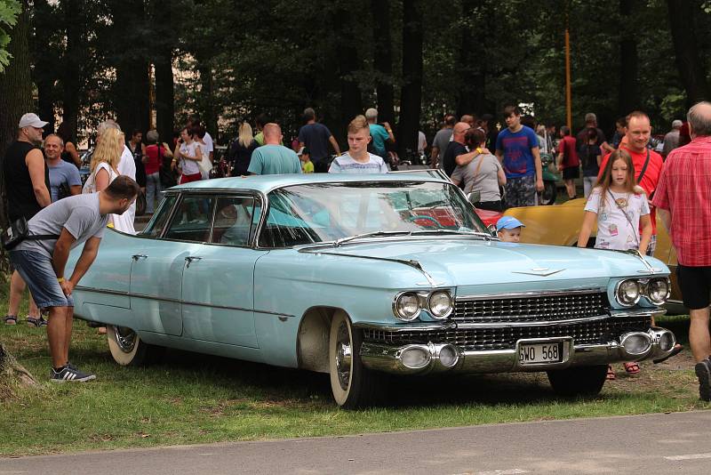 Do Bohumína se 3. srpna 2019 sjelo na 122 historických vozů na setkání řidičů starých aut a motocyklů, které pořádal Veteran car club Ostrava.