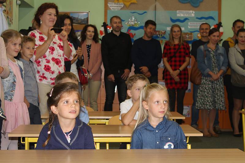 V Základní škole s polským vyučovacím jazykem v Českém Těšíně nastoupilo do prvních tříd 38 dětí. Část z nich dochází z Polska.