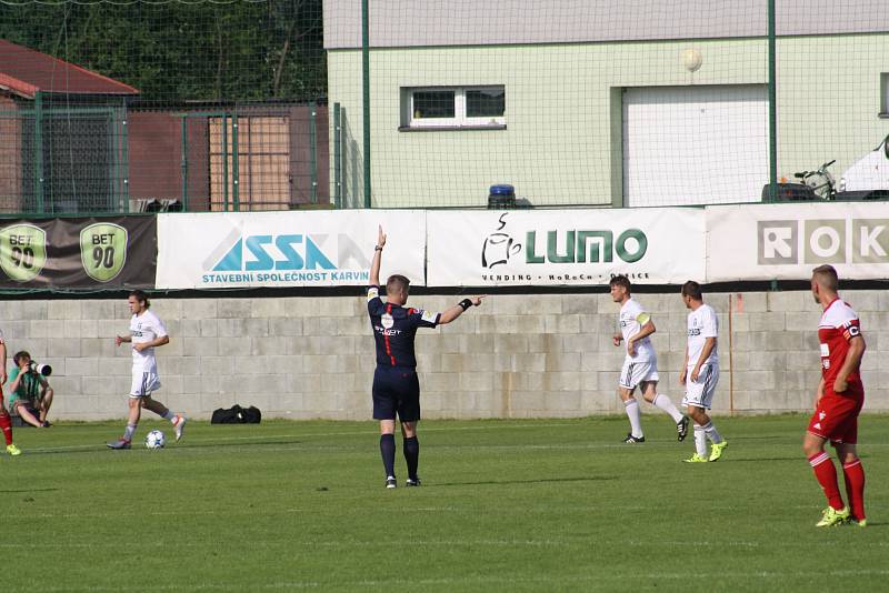 Karvinští (v bílém) s polským Zabrze jen remizovali, ale hlavně v první půli měli několik gólových šancí.