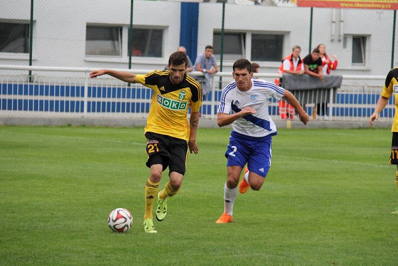 Frýdek-Místek (v bílém) vs. Karviná 0:2.