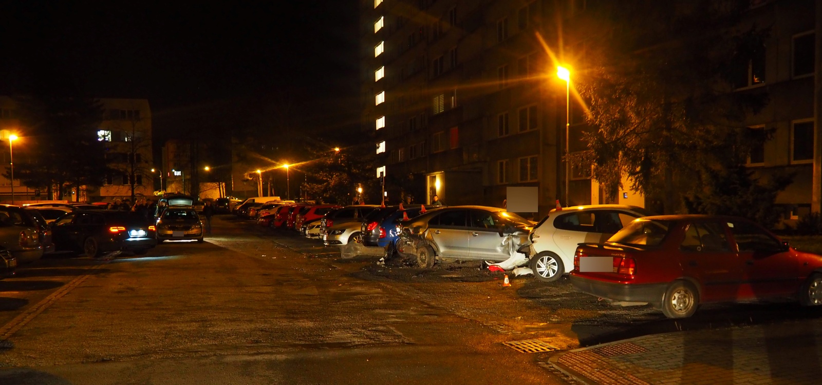 Šest nabouraných aut v noci v Karviné, viník z Audi utekl, pomůžete  policii? - Karvinský a havířovský deník