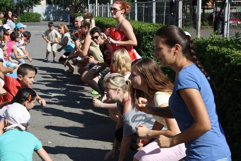 Letní tábor pořádaný dobrovolnickou organizací ADRA v zakarpatském Mukačevě. 