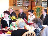 Vánoční večeře primátora Havířova s důchodci. 
