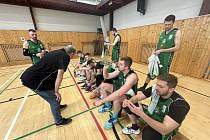 Basketbalisté Sokola Karviná v předposledním dvoukole základní části II. ligy, skupiny C, vyhráli v Kroměříži 92:71 a v Brně nad Renocarem 71:57.