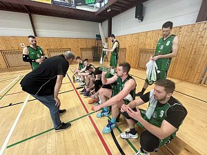 Basketbalisté Sokola Karviná v předposledním dvoukole základní části II. ligy, skupiny C, vyhráli v Kroměříži 92:71 a v Brně nad Renocarem 71:57.