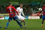 Karvinští fotbalisté (v bílém) odehráli proti Plzni výborný zápas, ale bodů se nedočkali.