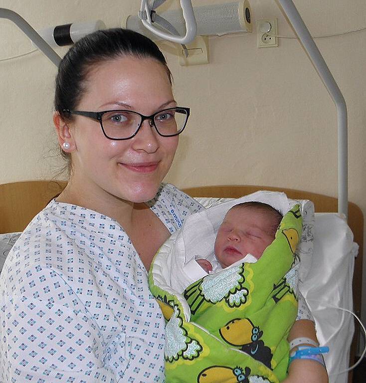 Jonatán Kurota se narodil 10. června mamince Pavlíně Kurotové z Ostravy. Po narození miminko vážilo 4100 g a měřilo 51 cm.