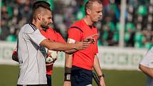 Po výhře nad Opavou se fotbalisté Karviné (v bílém) těší ze stoprocentní bilance v podzimních derby.