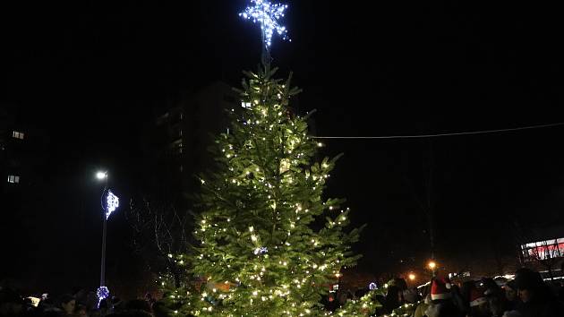 V Orlové v neděli 27. listopadu rozsvítili vánoční strom.