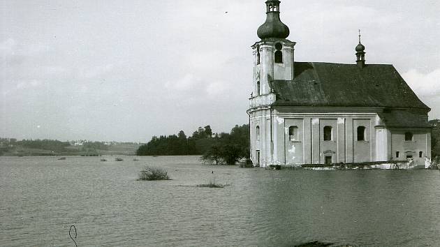 V těchto dnech si v Těrlicku připomínají 60 let od doby, kdy proběhl odstřel farního kostela Nejsvětější trojice.