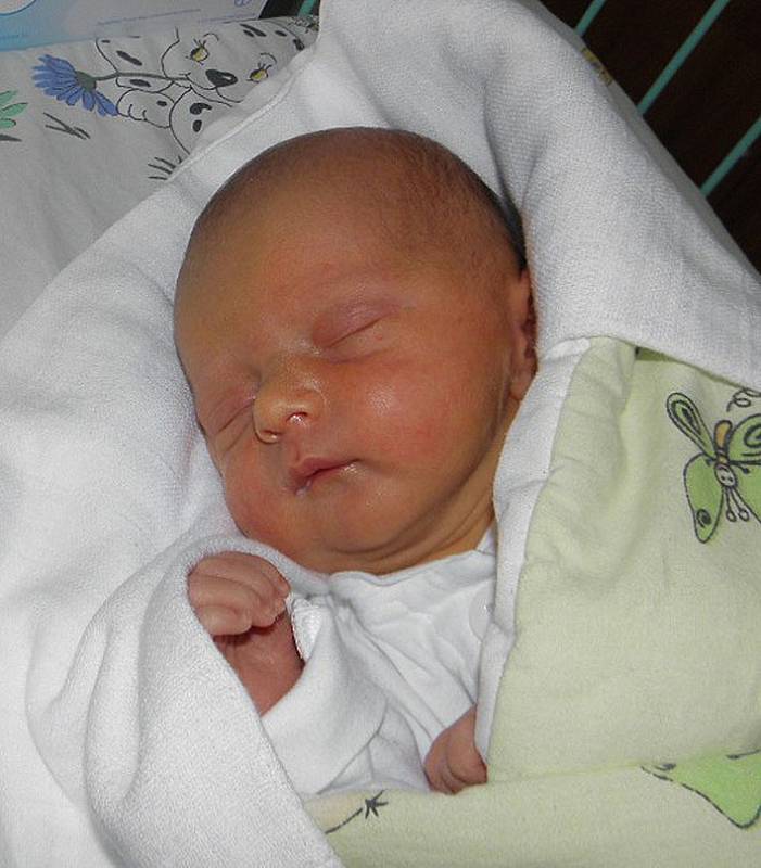 Oliver Plonka se narodil 19. srpna paní Monice Rožašové z Hnojníku. Po porodu dítě vážilo 3260 g a měřilo 49 cm.