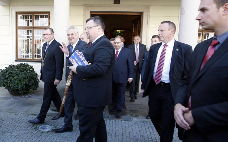 Prezident Zeman při setkání s občany Karviné.