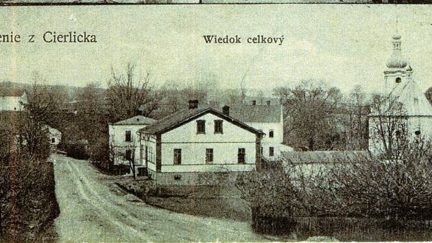 Na staré fotografii je vidět kostel, fara a dělnický dům, které byly zbourány. Zůstala jen Jaškovská krčma.