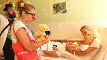 Zdravotní klauni potěšili děti v Havířovské nemocnici. 