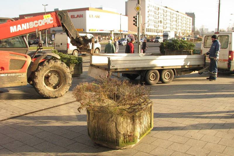 Betonové zátarasy v Havířově. 