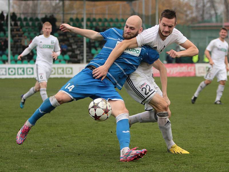 Karvinští fotbalisté (v bílém) porazili Ústí nad Labem.