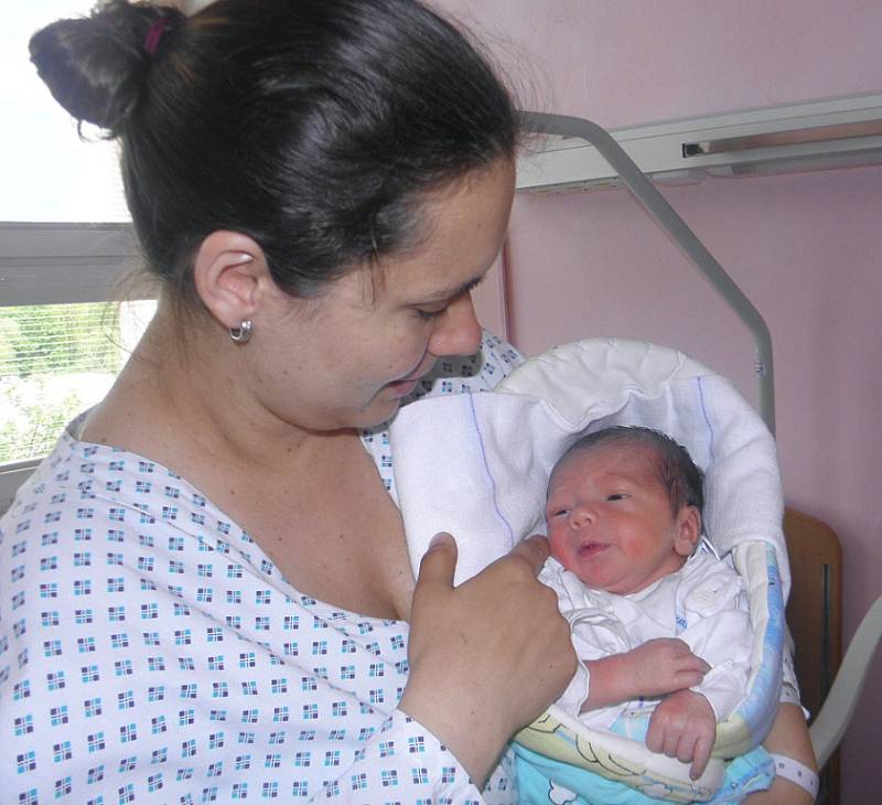První miminko se narodilo 8.května paní Lubomíře Dziechciarzové z Karviné. Malá Patriček, když přišel na svět, vážil 2880 g a měřil 48 cm.