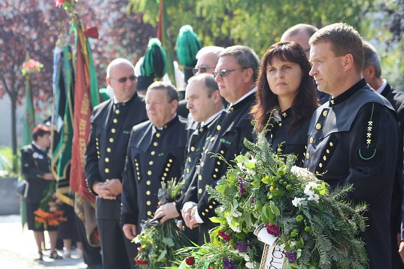 Zástupci OKD, města a hornických spolků dolů na Karvinsku položili při pietním aktu věnce, jako vzpomínku na kolegy a kamarády, kteří zemřeli při důlních neštěstích. 