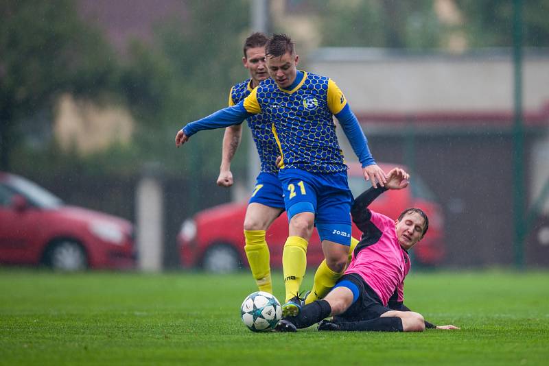 Divizní derby Bohumín - Havířov (v růžovém).