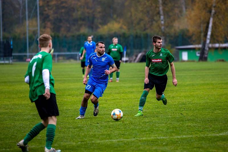 Zápas 12. kola I.A třídy, skupiny B, Horní Suchá - Čeladná 8:1. Kromě výhry byly po utkání důvodem k oslavě i 55. narozeniny jednoho z domácích trenérů Zdeňka Menouška.