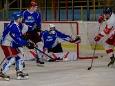 Orlovští hokejisté uhráli první domácí výhru.