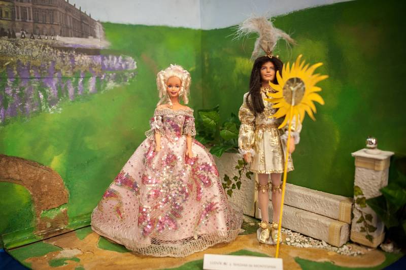 Výstava s názvem S panenkami za historií aneb Světové dějiny očima panenky Barbie v prostorách Kulturního domu v Dolní Lutyni.