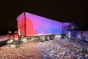 Nehoda kamionu, D1, Bohumín, zásah hasičů, 2. prosince 2023.