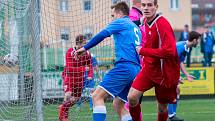 Havířovští fotbalisté (v modrém) uspěli v Pusté Polomi.