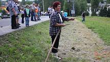 Stovky lidí přivítala v sobotu odpoledne do Stonavy tradiční pouť. Kromě klasických kolotočů a dalších pouťových atrakcí byl v parku místního PZKOpřipraven program pro děti, proběhl také již 4. ročník soutěže v kosení trávy, kterého se zúčastnilo deset od