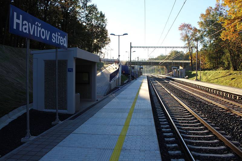 Železniční zastávka Havířov střed v první den zahájení provozu.