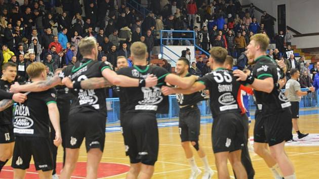Házenkáři Baníku Karviná vstoupili do 3. kola evropského EHF Cupu v Bosně, kde domácí RK Leotar v prvním zápase porazili 28:27.