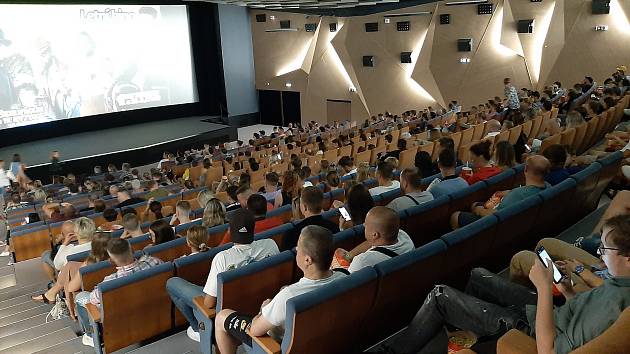 Premiéra novinky Onemanshow: The Movie Kamila Bartoška, zvaného Kazma, byla v Karviné ve čtvrtek 17. srpna vyprodaná.