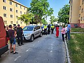 Snímky z ulice v Karviné-Novém Městě, kde sociální pracovníci prováděli v červnu 2023 za asistence strážníků kontrolu v některých bytech.