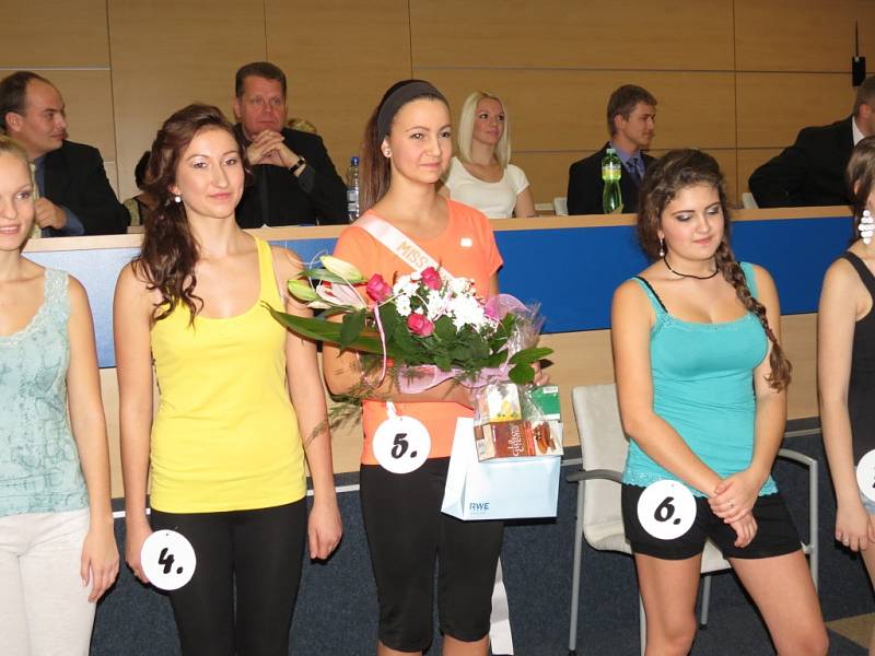 Miss Karkulka 2013. Nejvíce hlasů v soutěži Miss internet dostala 16letá Kateřina Roskošná z Gymnázia Studentská Havířov. 