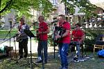 Promenádní koncert slovenské lidové kapely Veselí starci.